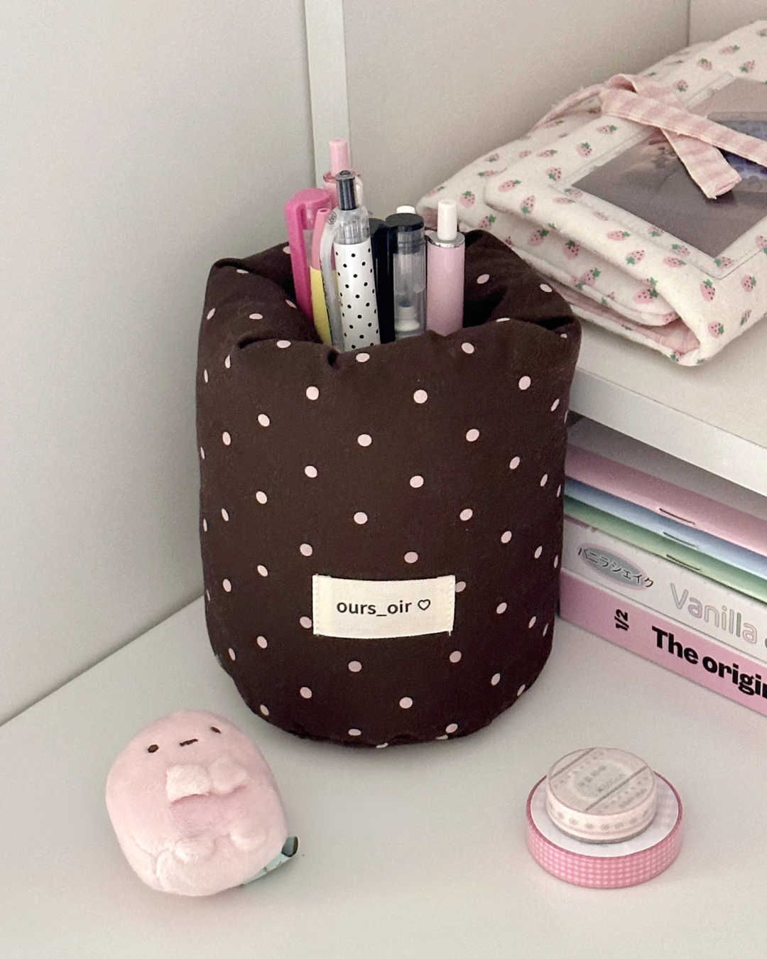 polka dot quilted brush holder