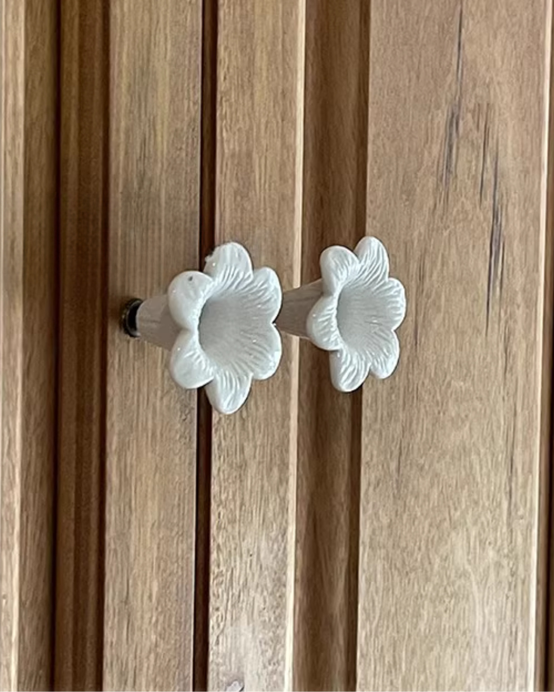 ceramic lily door/cabinet knob