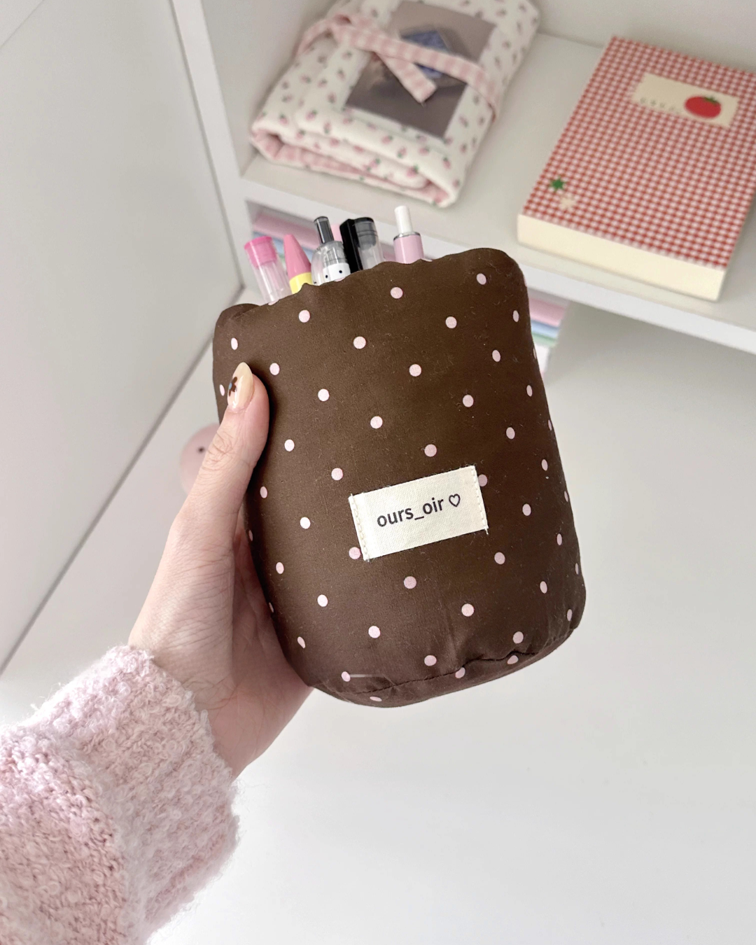 polka dot quilted brush holder