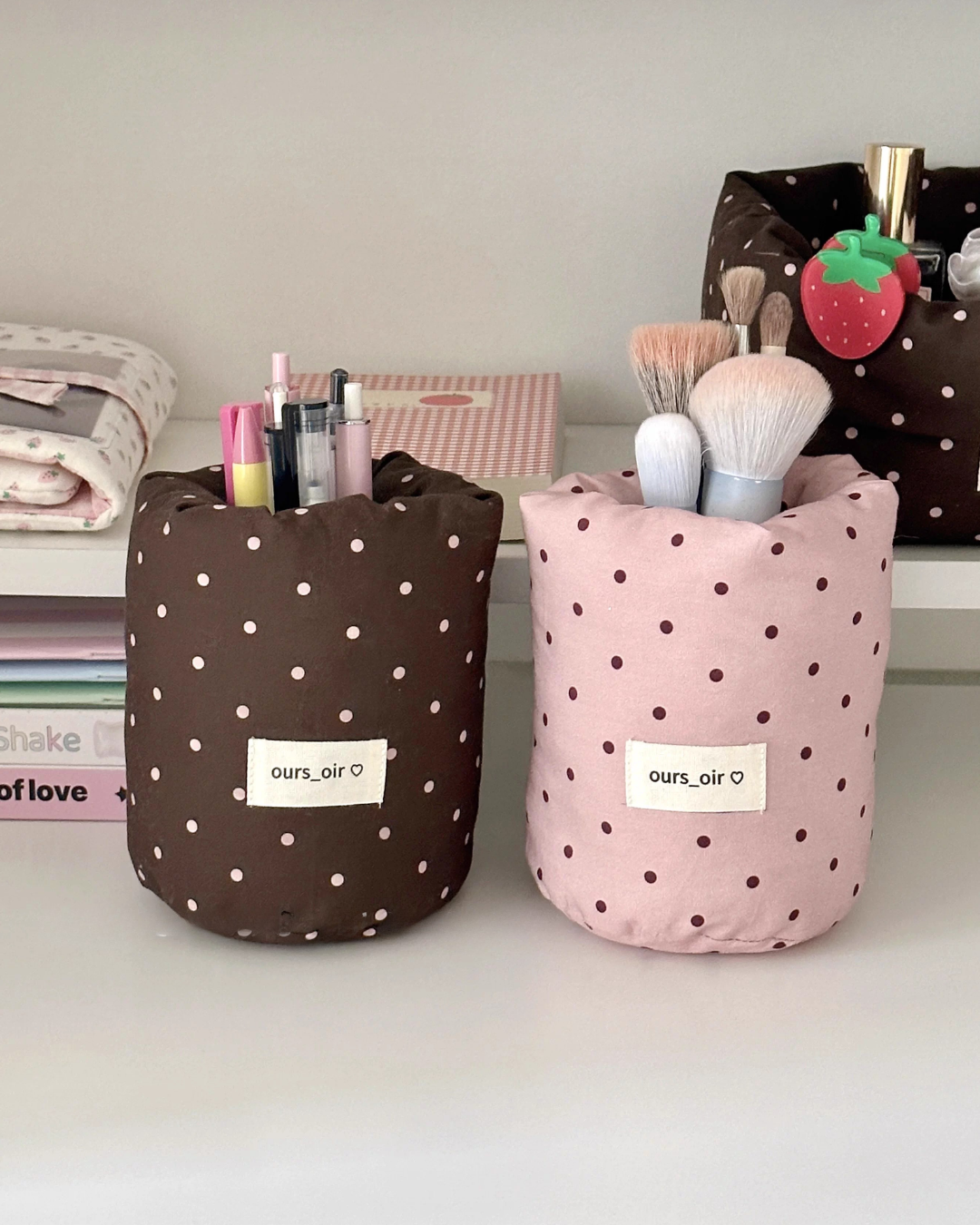 polka dot quilted brush holder