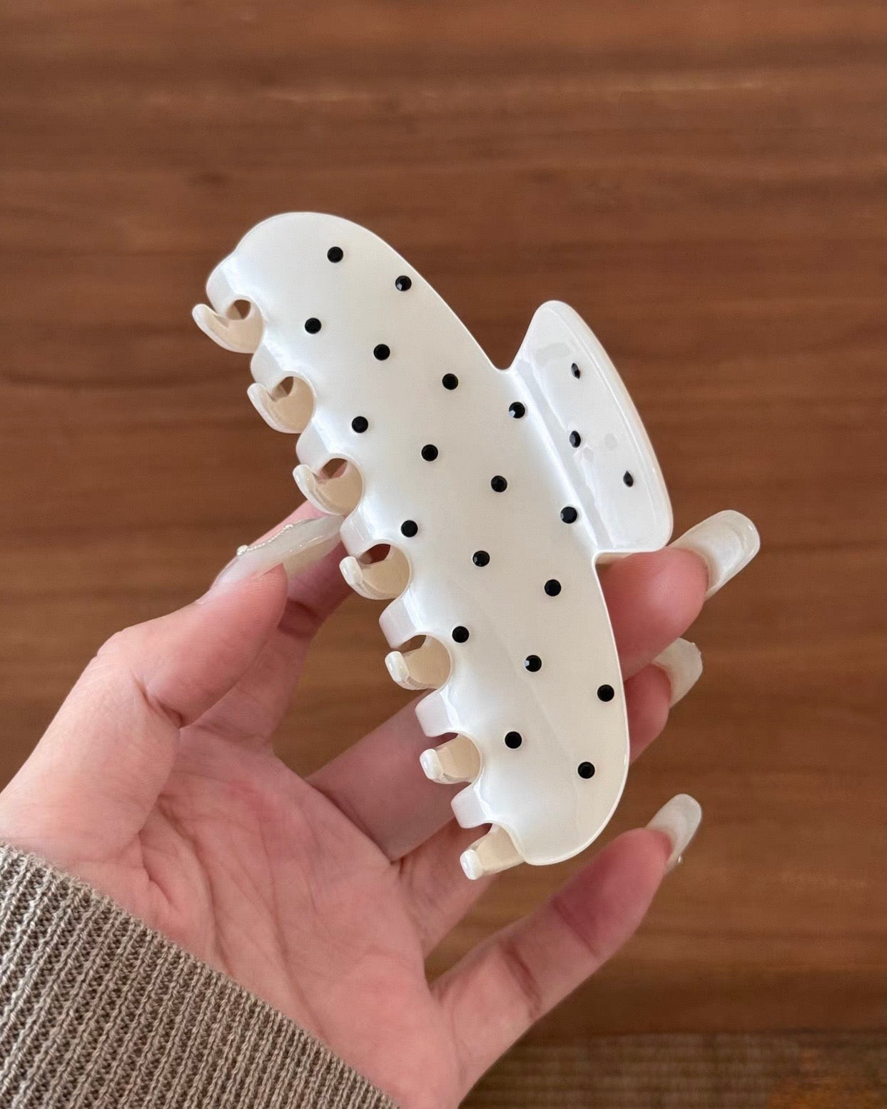 polka hair claw clip