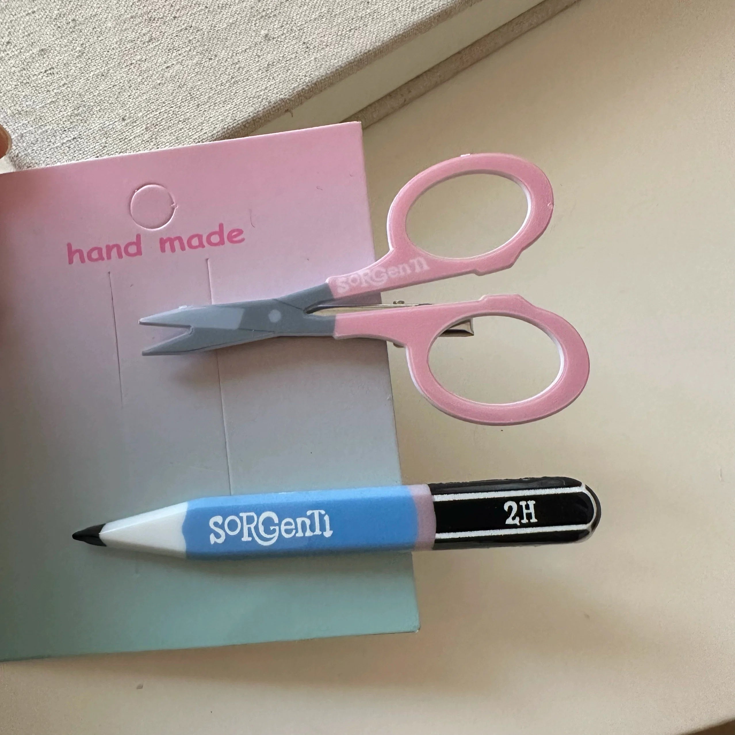 cute stationary hairclips ✏️✂️
