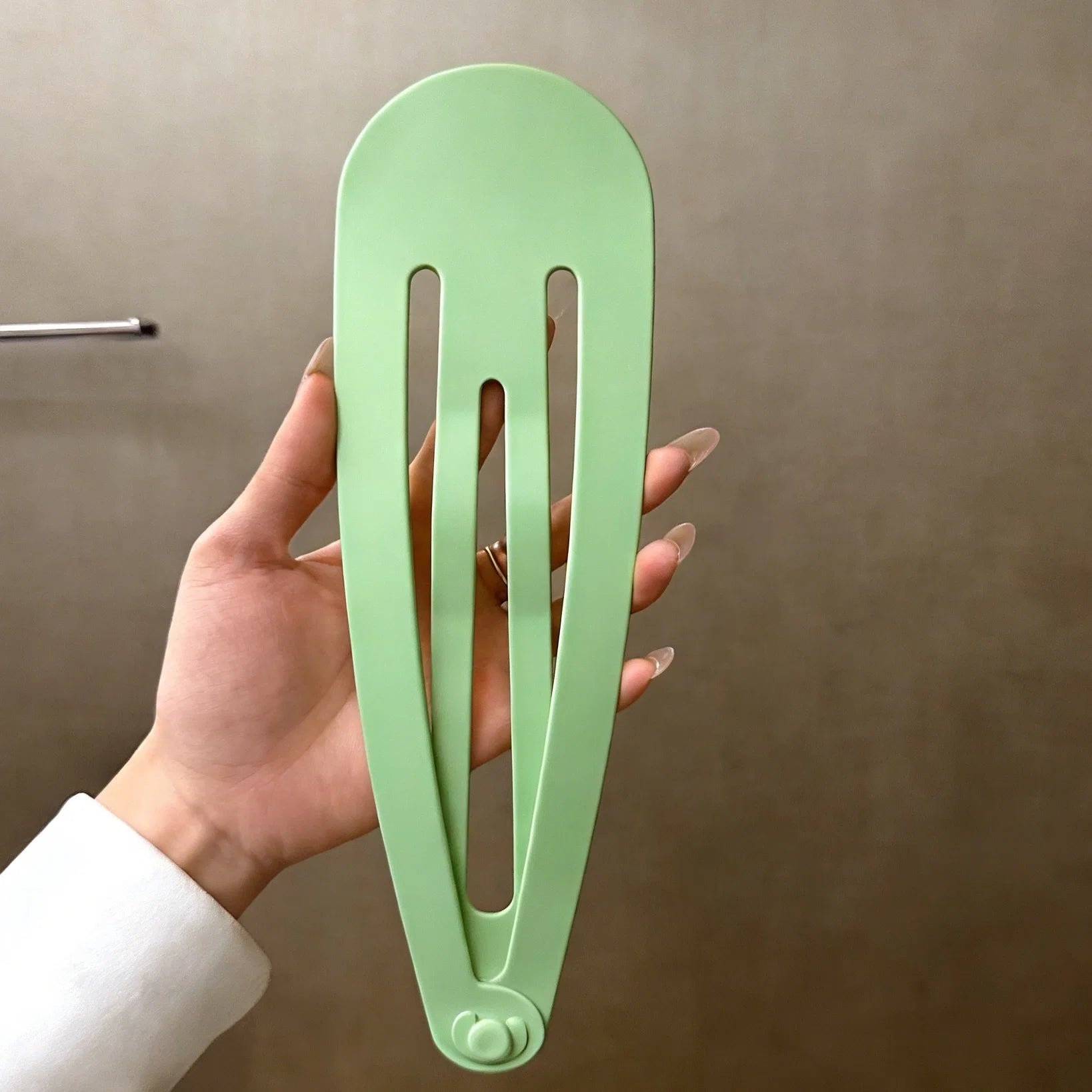 giant hair clip