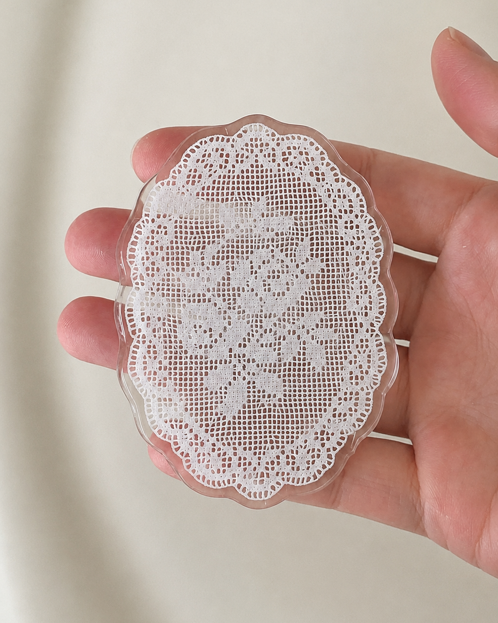Lace doily grip