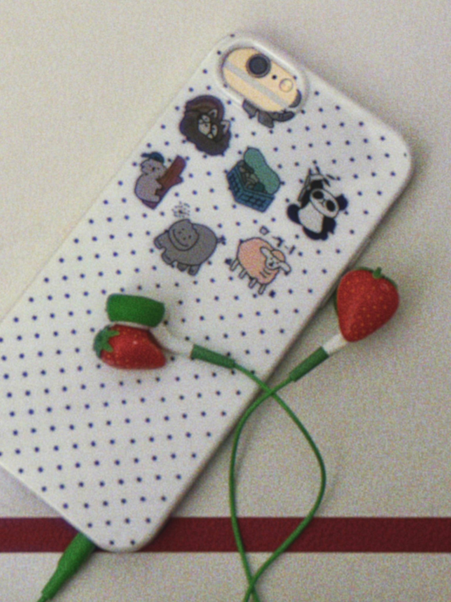 strawberry & daisy earphones