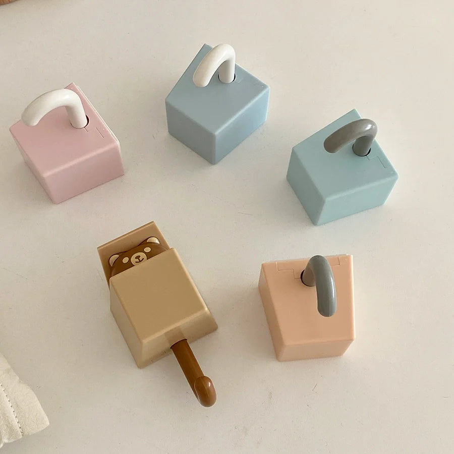 animal peekaboo hanger